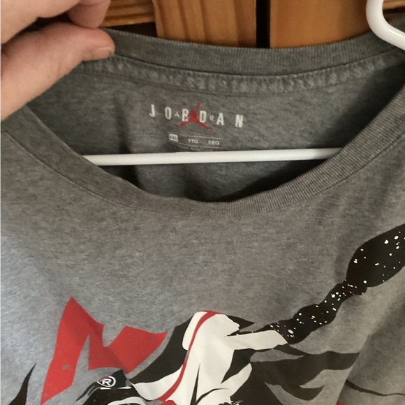 Nike Jordan Gray T-Shirt with Red and Black Graphic - Picture 2 of 7